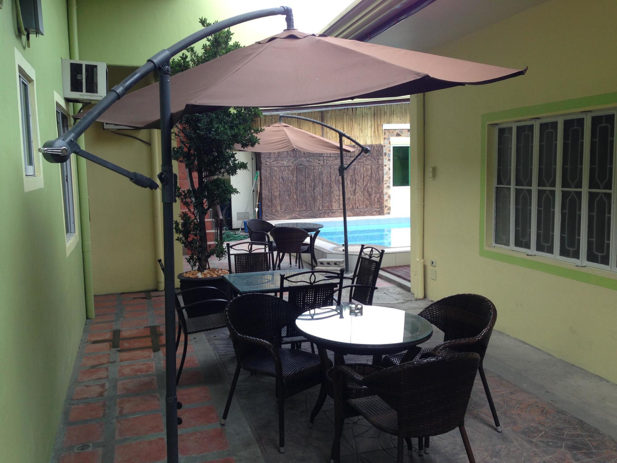 Sun Moon Poolside Hotel Angeles Exterior photo